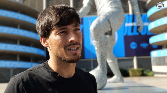 电影明星和电影从业人员不得不考虑他们到底图什么?是么动因驱使他们这样做?又是什么目的他们心满意足?他们所想的是否就是公众所需要的?通常的观念认为，电影经纪人所起的作用，并不是使委托人以赚钱为目的。